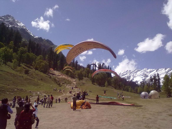 Paragliding in Solang Nala Paragliding in Solang Nala