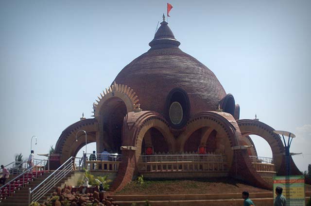 Binkhambi Ganesh Mandir is one of the famous mandir in Kolhapur