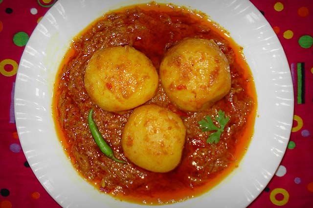 Dum Olav is sslluurrrpy dish from Jammu and Kashmir