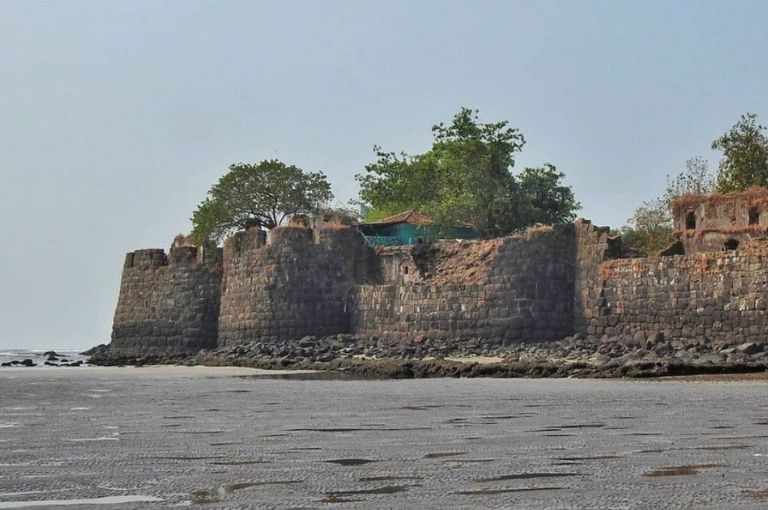 kolaba fort
