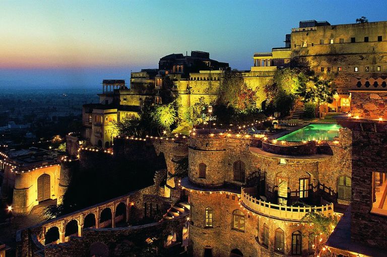 Neemrana-Fort-Palace