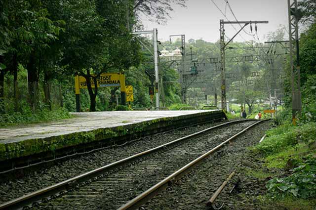 Reversing Station is a famous photo shoot location in Khandala