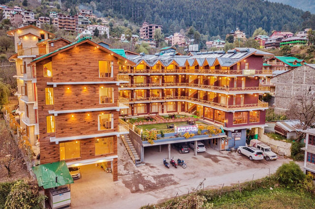 Snow And Peak Manali