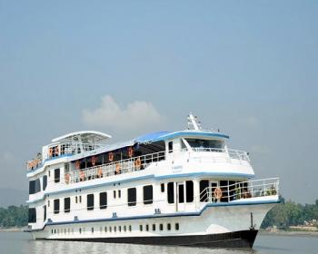 houseboat For Umananda Temple