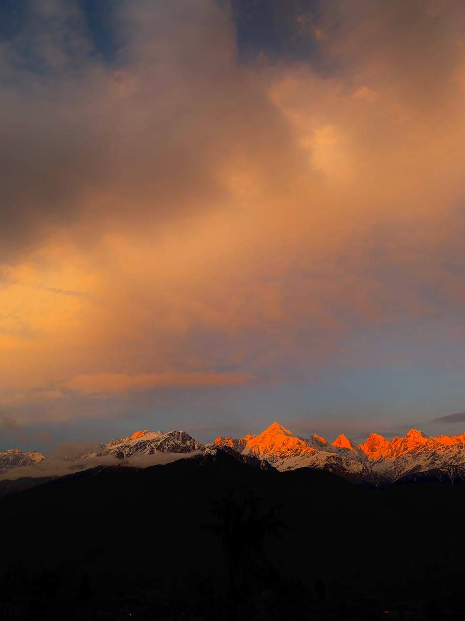 Munsyari Sun set rays reflections on Panchachauli peaks