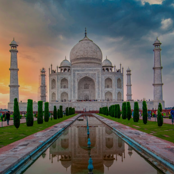 TAJ MAHAL (AGRA)