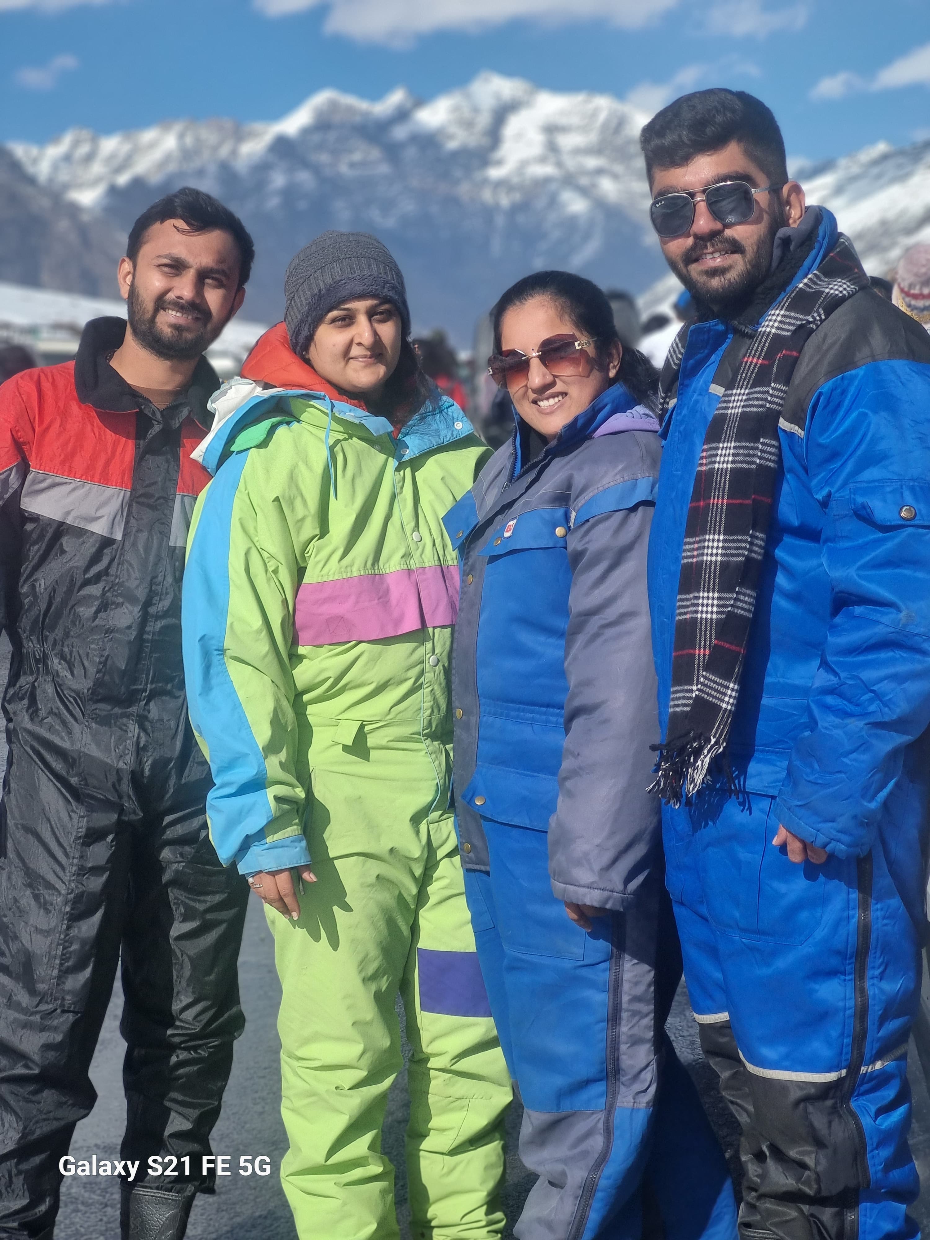Happy client Manali Honeymoon Tour with AGlodiyas Tour &Travels.
