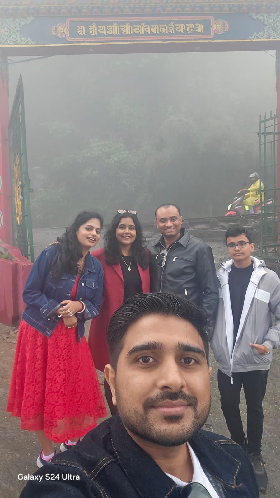 Our Happy Customer Mr Moloy Ganguly & Family at Darjeeling & Kalimpong Trip