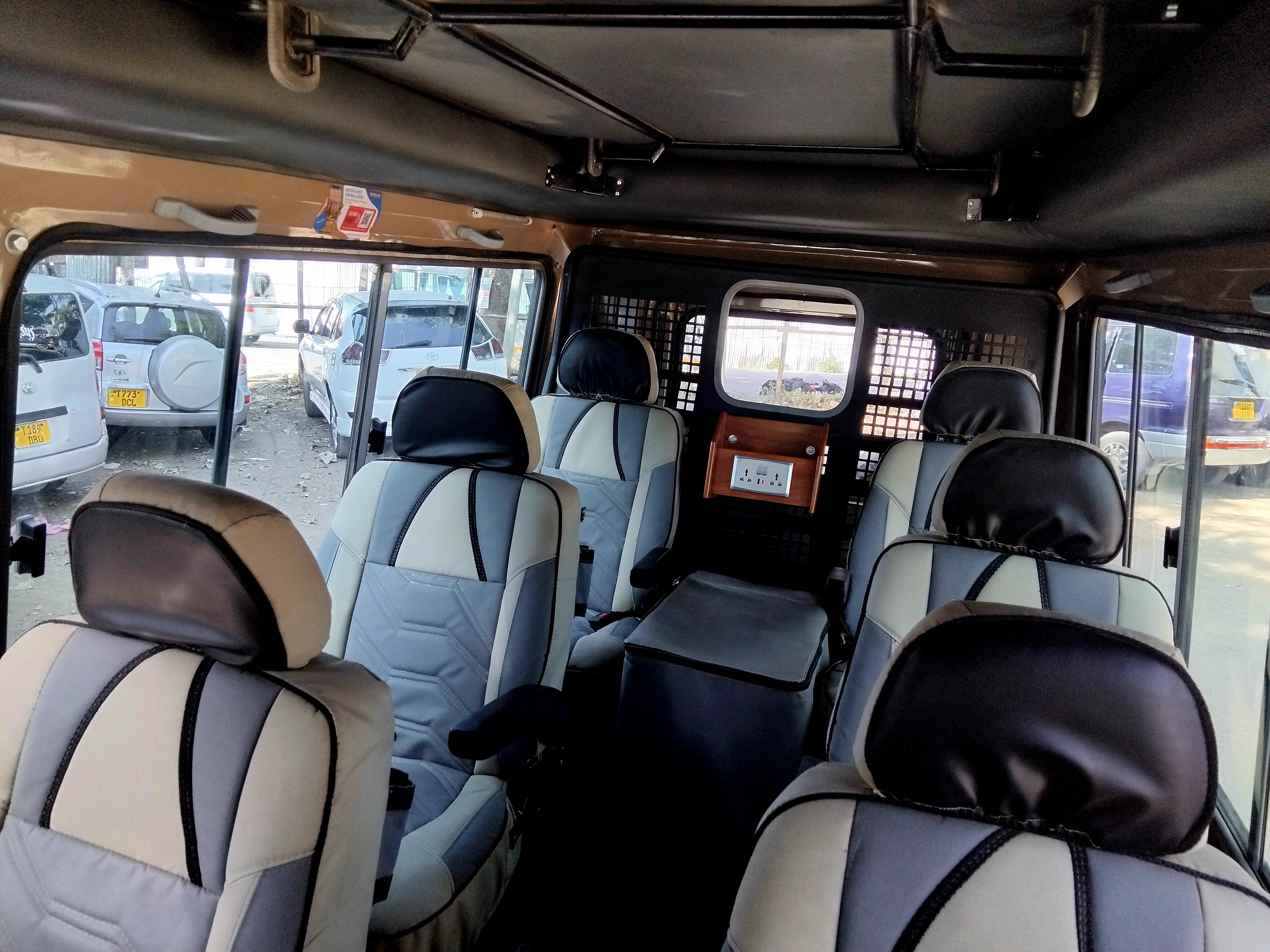 Safari -Comfort seats with large side windows