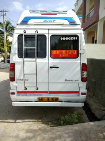 Tempo Traveller 14+1