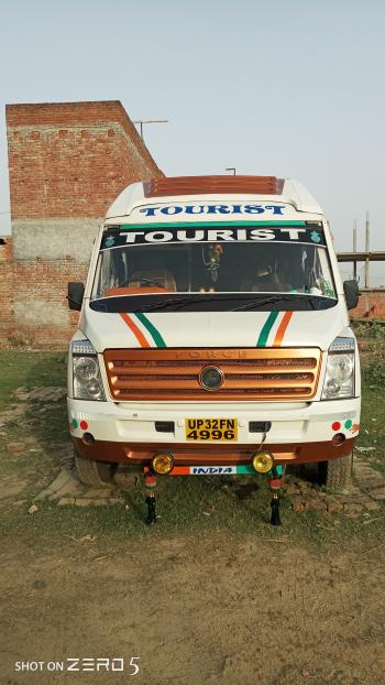24 seaters full luxury Traveller with pushback seats video coach also