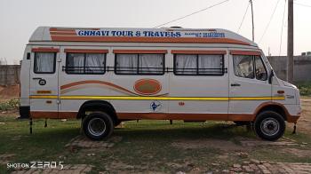 24 seaters full luxury Traveller with pushback seats video coach also