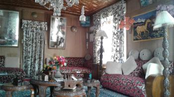 Sun Suci houseboat