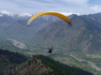 Paragliding in Manali