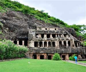 undavalli caves