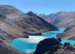 Yamdrok Lake in Gyantse