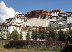 Lama Palace in Payang