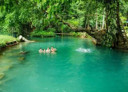 Tham Phu Kham Cave in Vang Vieng