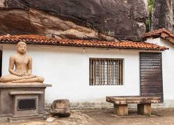 Aluvihare Rock Temple in Matale