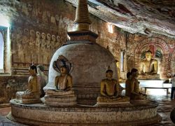 Rangiri Dambulla Vihara in Dambulla