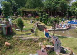 NeverEnuf Garden Railway in Manesar Village
