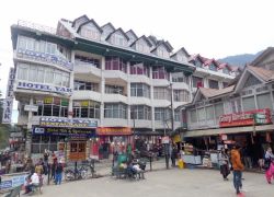 Mall Road in Manali
