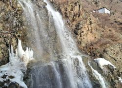 Drung Waterfall in Tangmarg