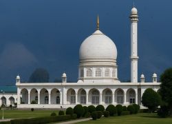 Hazratbal Mosque, Srinagar - 5 Nights - 6 Days Kashmir Tour