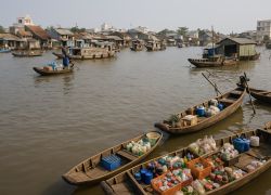 Cái Răng Floating Market in Can Tho