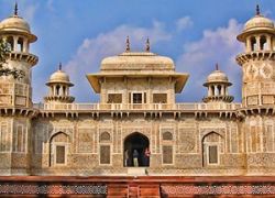 Itmad-Ud-Daulahs Tomb