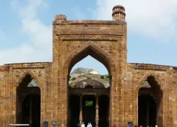 Adhai Din Ka Jhonpra