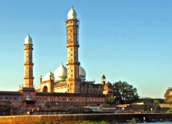 Taj ul Masjid