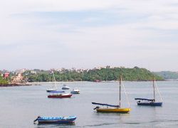 Dona Paula Beach
