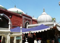Nizamuddins Tomb in Delhi