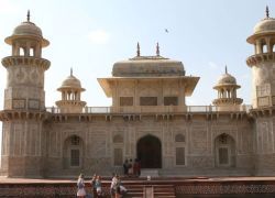 Itmad-Ud-Daulahs Tomb