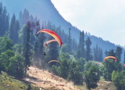 Paragliding in Solang Nala