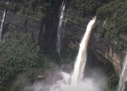 Nohsngithiang Falls in Shillong