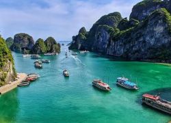 Bãi Cháy Beach in Ha Long
