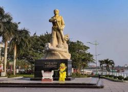 Mother Suot Monument in Dong Hoi