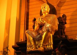 Vihara Buddhagaya Watugong in Semarang