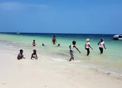 Jomo Kenyatta Public Beach in Mombasa