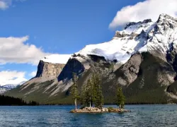 Lake Minnewanka