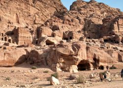 Tomb of Unayshu in Petra