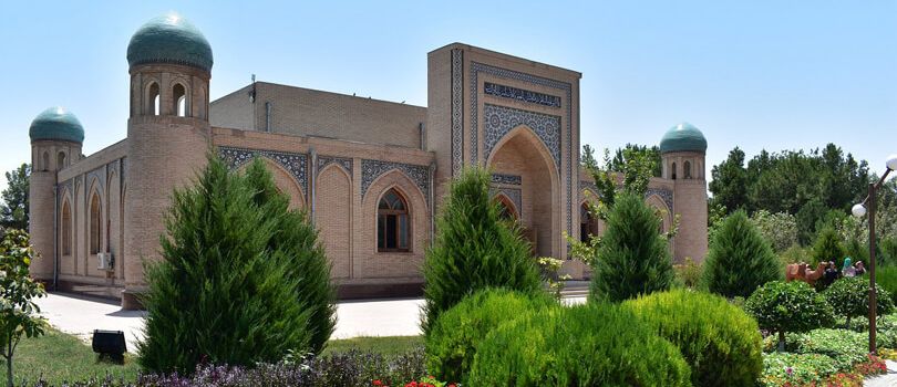 Mausoleum of Al-Hakim at Terimi