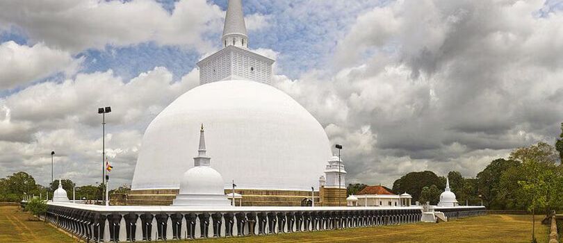 Ruvanwelisaya Stupa