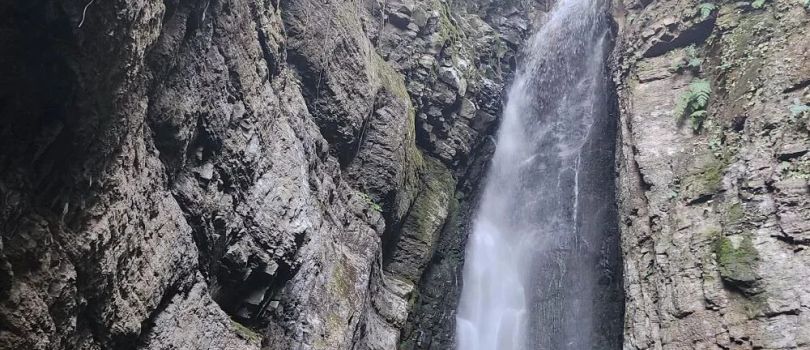 Khonsa Waterfall