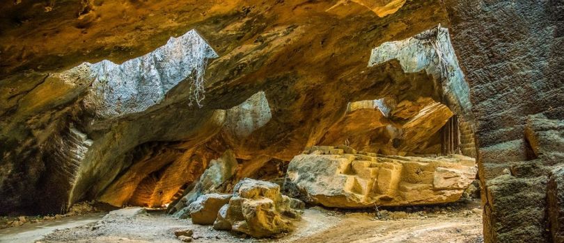 Naida Caves