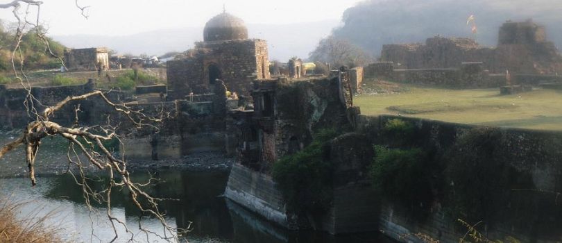 Khandar Fort