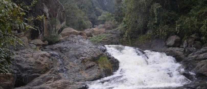 Puliyancholai Falls