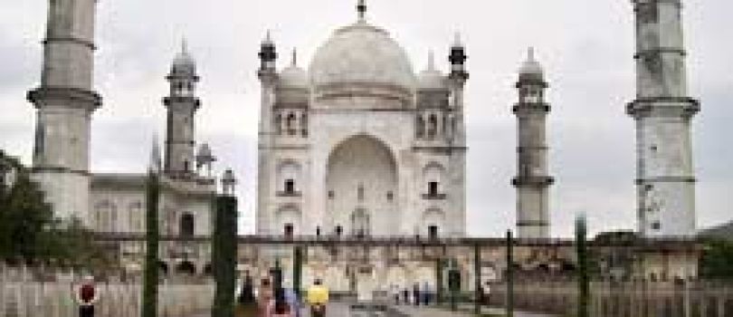 Historical Caves & Images Of India And Nepal (21 Nights / 22 Days) Tour